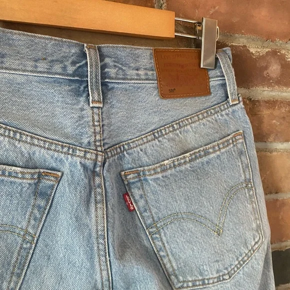 LEVI’S 501 distressed mid thigh shorts button fly light wash denim size 25 - Picture 5 of 6